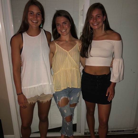 Urban Outfitters Pink puff sleeve crop top - Picture 2 of 3